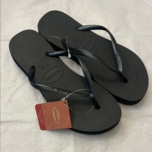 Havaianas Black Flip Flops Size 9/10W-10M New
